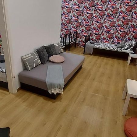 London Fog Apartment In The Party District Budapest Bagian luar foto