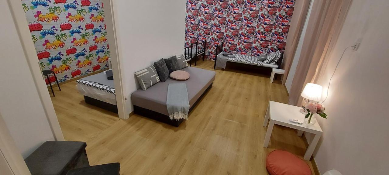 London Fog Apartment In The Party District Budapest Bagian luar foto