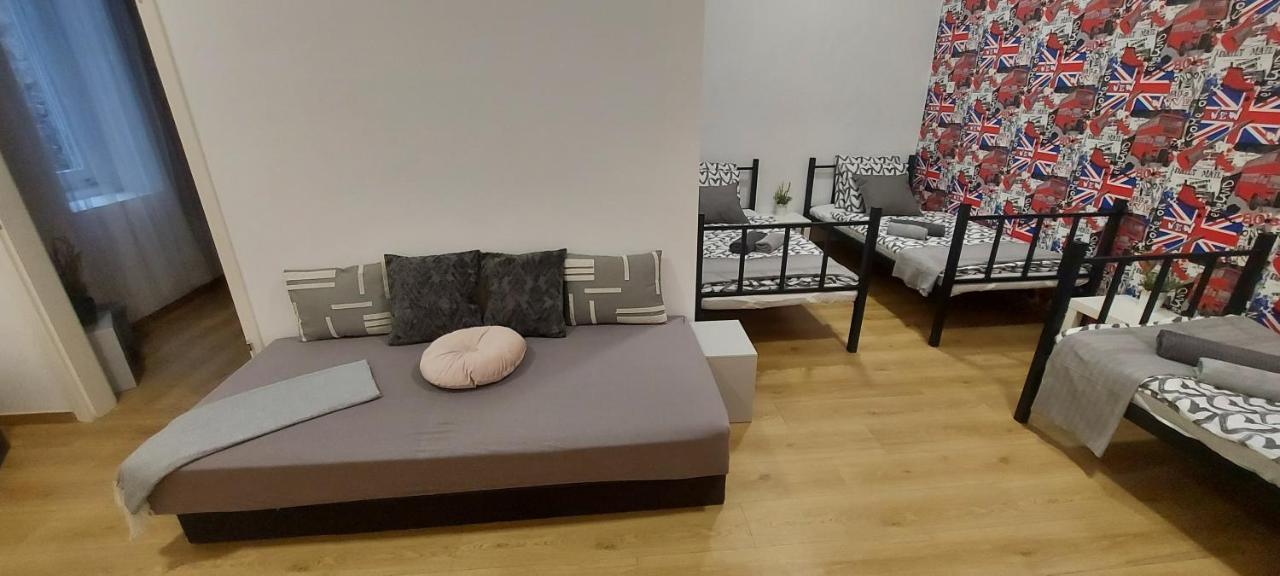 London Fog Apartment In The Party District Budapest Bagian luar foto